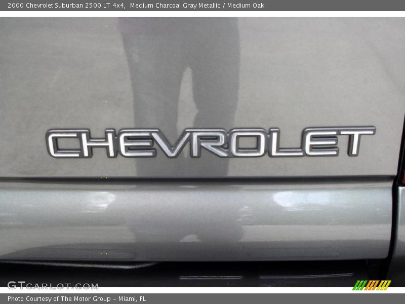 Medium Charcoal Gray Metallic / Medium Oak 2000 Chevrolet Suburban 2500 LT 4x4