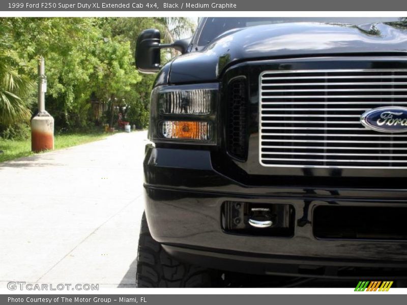 Black / Medium Graphite 1999 Ford F250 Super Duty XL Extended Cab 4x4