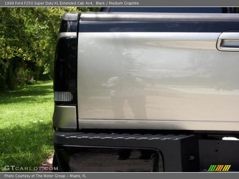 Black / Medium Graphite 1999 Ford F250 Super Duty XL Extended Cab 4x4