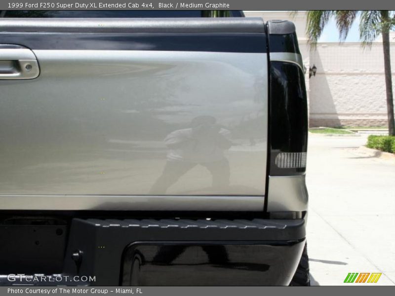 Black / Medium Graphite 1999 Ford F250 Super Duty XL Extended Cab 4x4