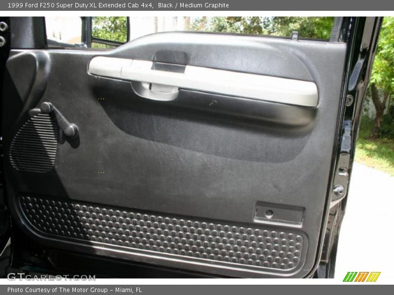 Black / Medium Graphite 1999 Ford F250 Super Duty XL Extended Cab 4x4