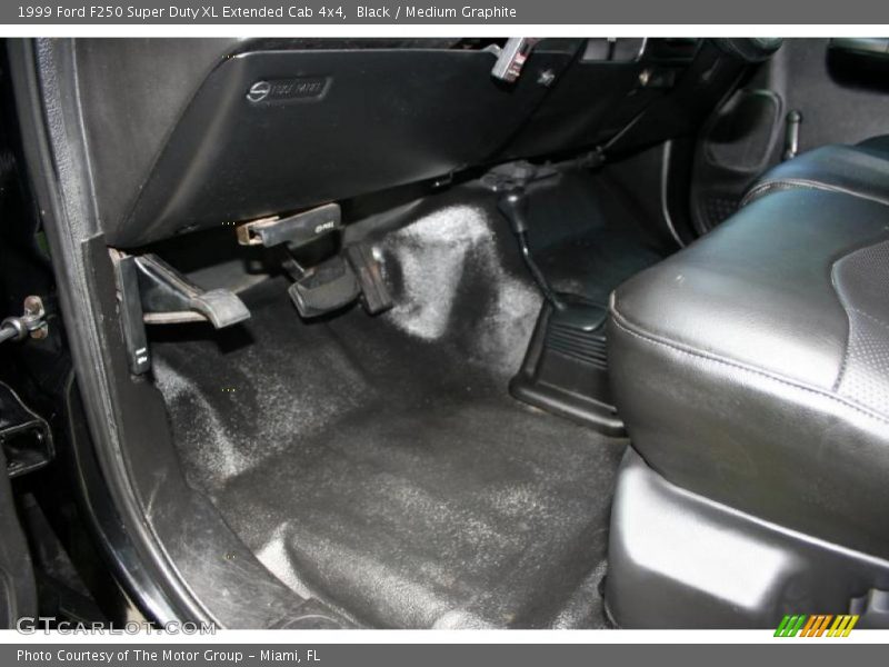 Black / Medium Graphite 1999 Ford F250 Super Duty XL Extended Cab 4x4
