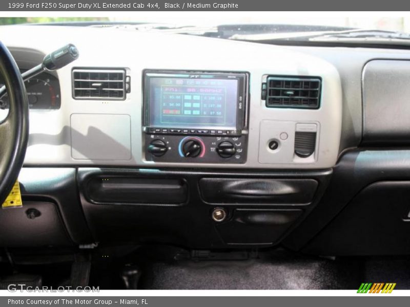 Black / Medium Graphite 1999 Ford F250 Super Duty XL Extended Cab 4x4