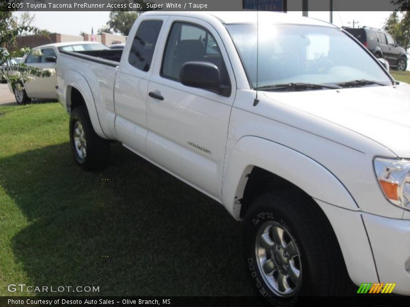 Super White / Taupe 2005 Toyota Tacoma PreRunner Access Cab