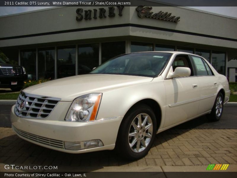 White Diamond Tricoat / Shale/Cocoa Accents 2011 Cadillac DTS Luxury