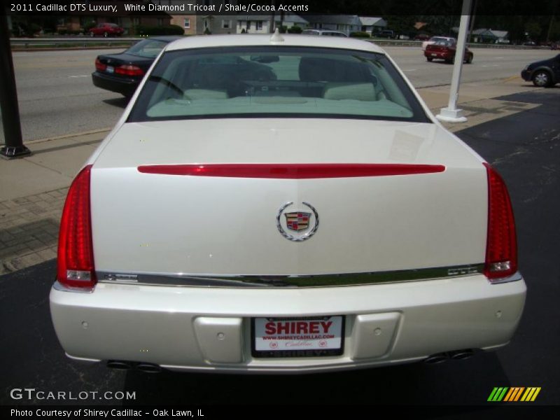 White Diamond Tricoat / Shale/Cocoa Accents 2011 Cadillac DTS Luxury