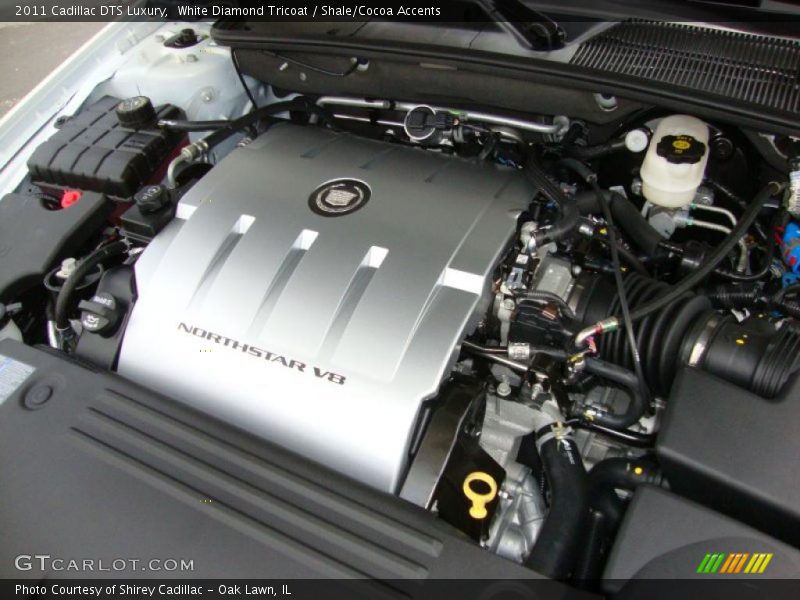 White Diamond Tricoat / Shale/Cocoa Accents 2011 Cadillac DTS Luxury