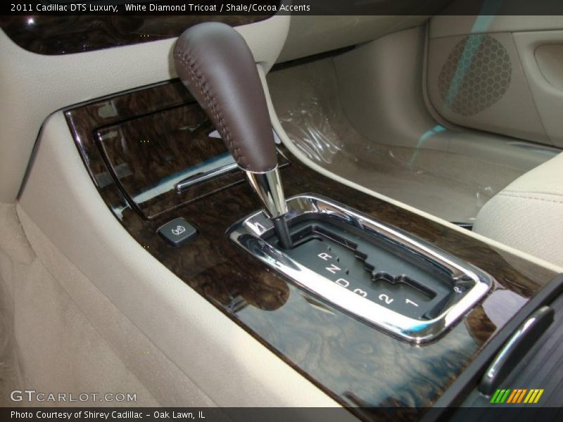 White Diamond Tricoat / Shale/Cocoa Accents 2011 Cadillac DTS Luxury