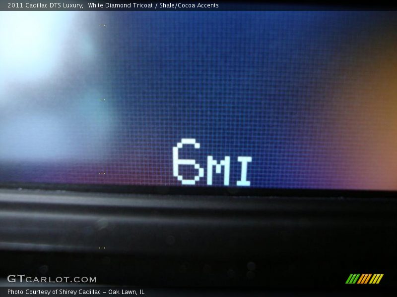 White Diamond Tricoat / Shale/Cocoa Accents 2011 Cadillac DTS Luxury