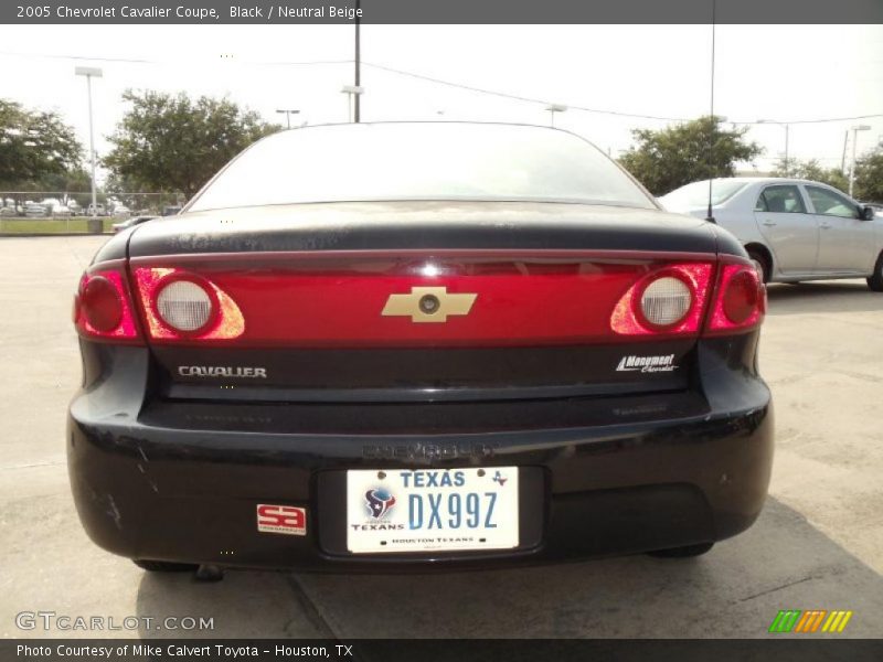 Black / Neutral Beige 2005 Chevrolet Cavalier Coupe