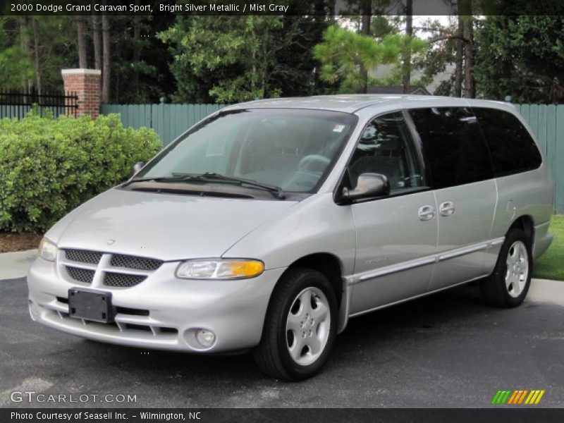 Front 3/4 View of 2000 Grand Caravan Sport