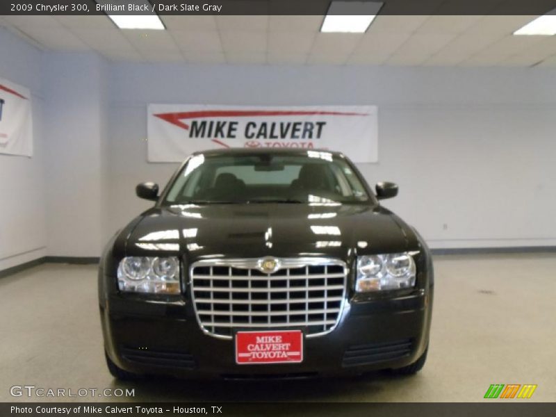 Brilliant Black / Dark Slate Gray 2009 Chrysler 300