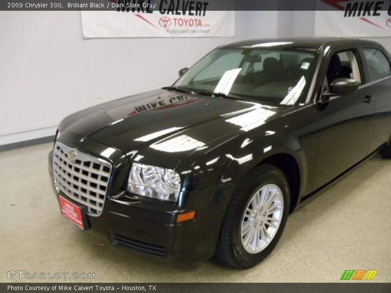 Brilliant Black / Dark Slate Gray 2009 Chrysler 300