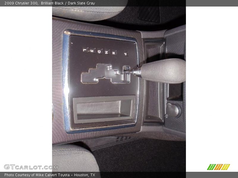 Brilliant Black / Dark Slate Gray 2009 Chrysler 300