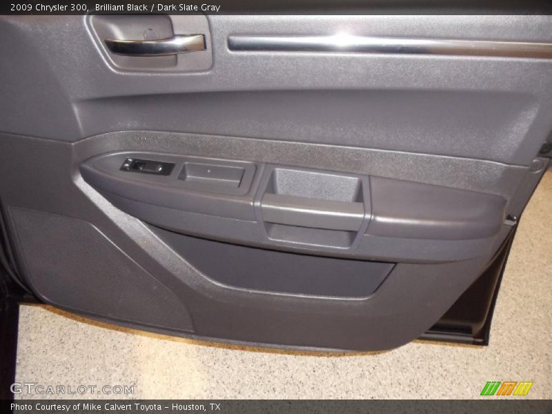 Brilliant Black / Dark Slate Gray 2009 Chrysler 300