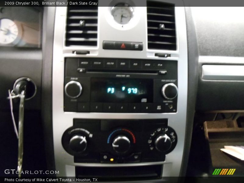 Brilliant Black / Dark Slate Gray 2009 Chrysler 300