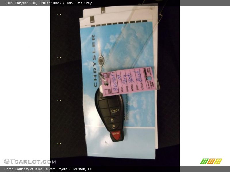 Brilliant Black / Dark Slate Gray 2009 Chrysler 300