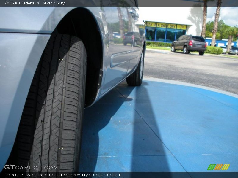 Silver / Gray 2006 Kia Sedona LX