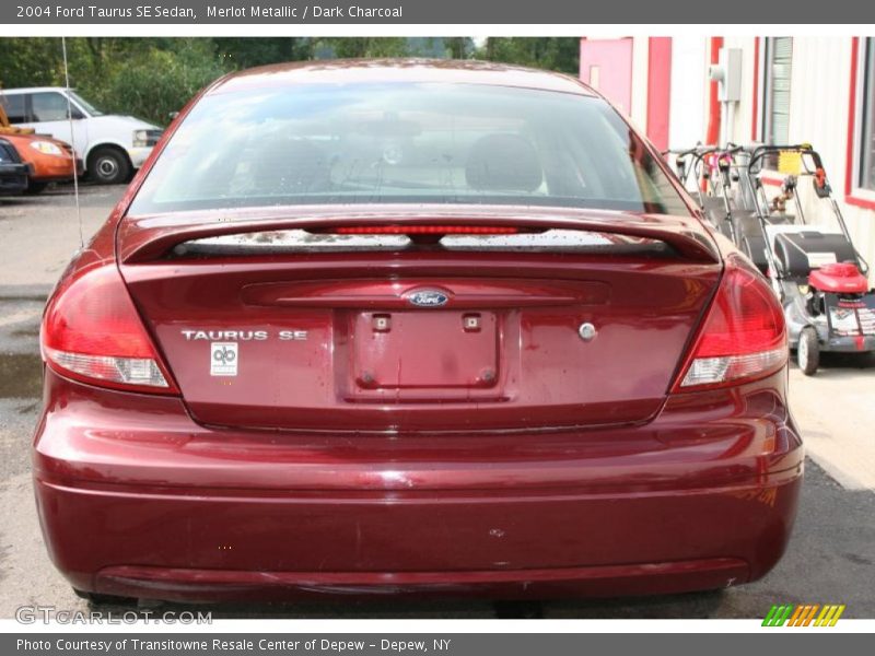 Merlot Metallic / Dark Charcoal 2004 Ford Taurus SE Sedan