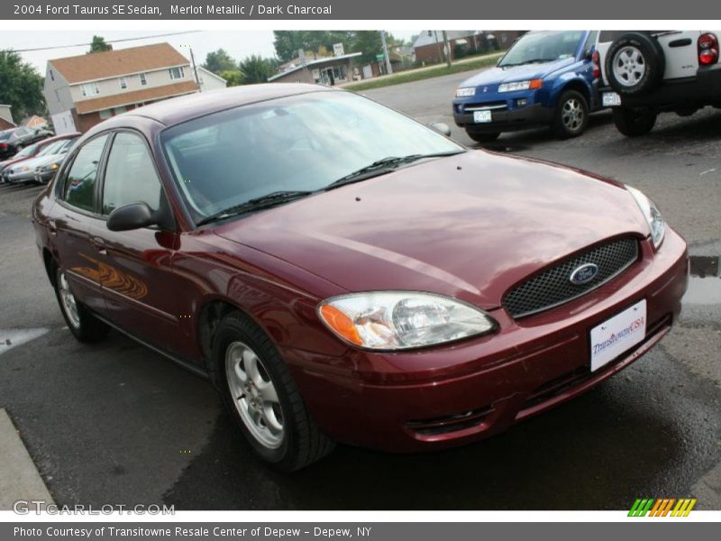Merlot Metallic / Dark Charcoal 2004 Ford Taurus SE Sedan
