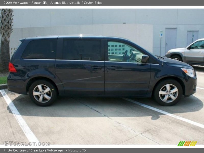 Atlantis Blue Metallic / Ceylon Beige 2009 Volkswagen Routan SEL