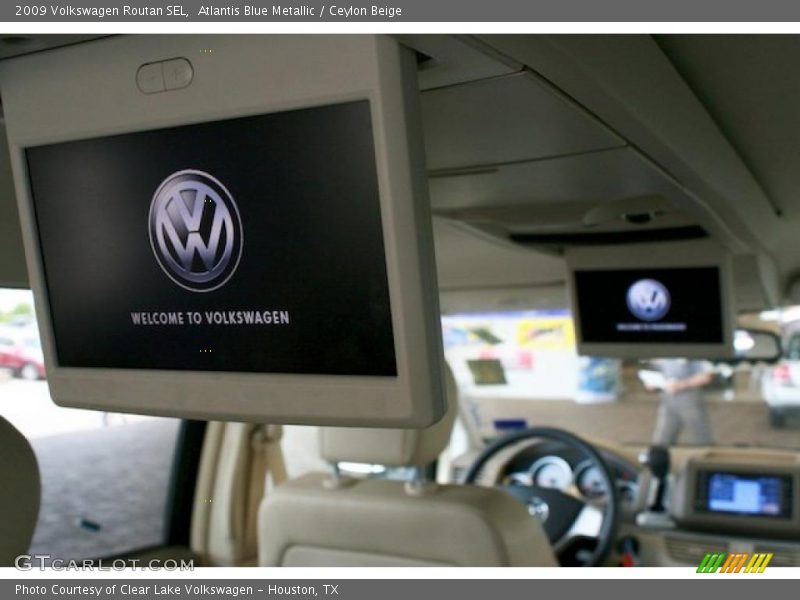 Atlantis Blue Metallic / Ceylon Beige 2009 Volkswagen Routan SEL