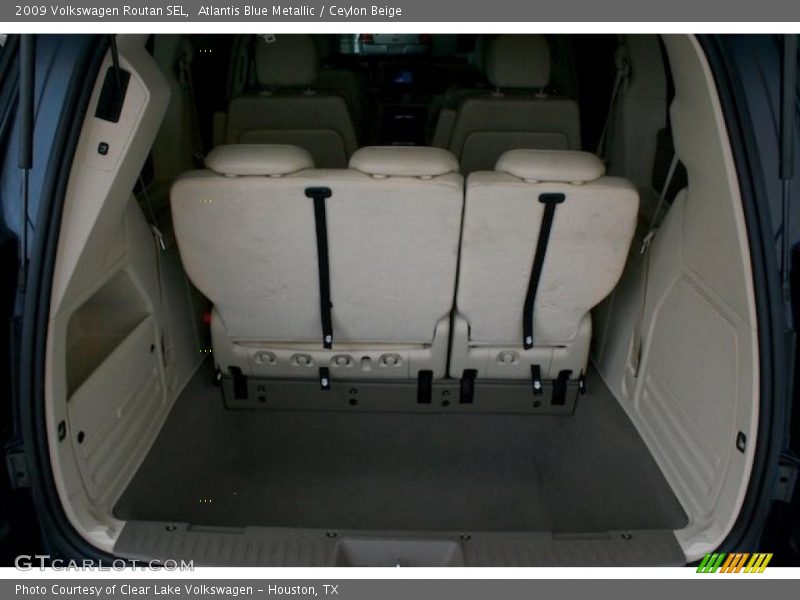 Atlantis Blue Metallic / Ceylon Beige 2009 Volkswagen Routan SEL