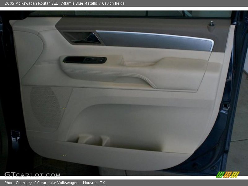 Atlantis Blue Metallic / Ceylon Beige 2009 Volkswagen Routan SEL