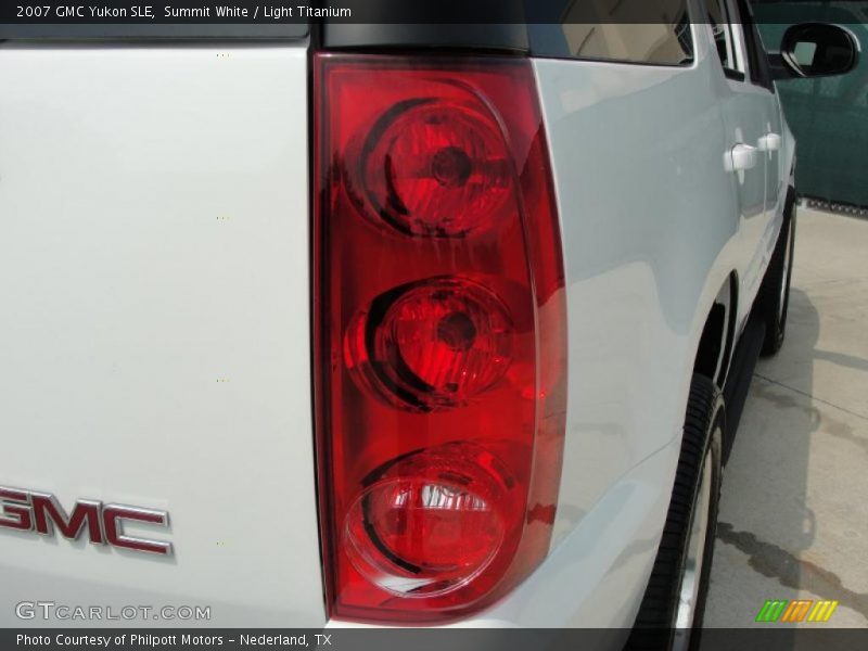 Summit White / Light Titanium 2007 GMC Yukon SLE