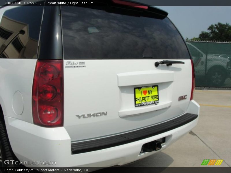 Summit White / Light Titanium 2007 GMC Yukon SLE