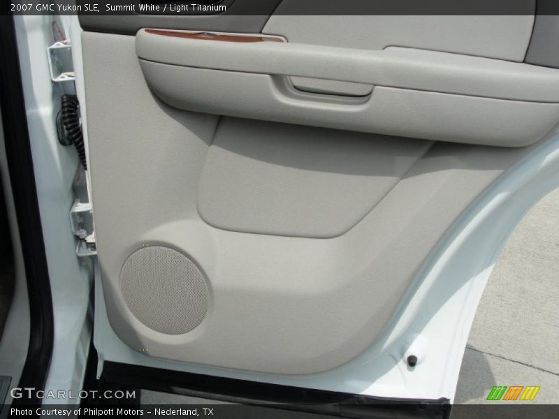 Summit White / Light Titanium 2007 GMC Yukon SLE
