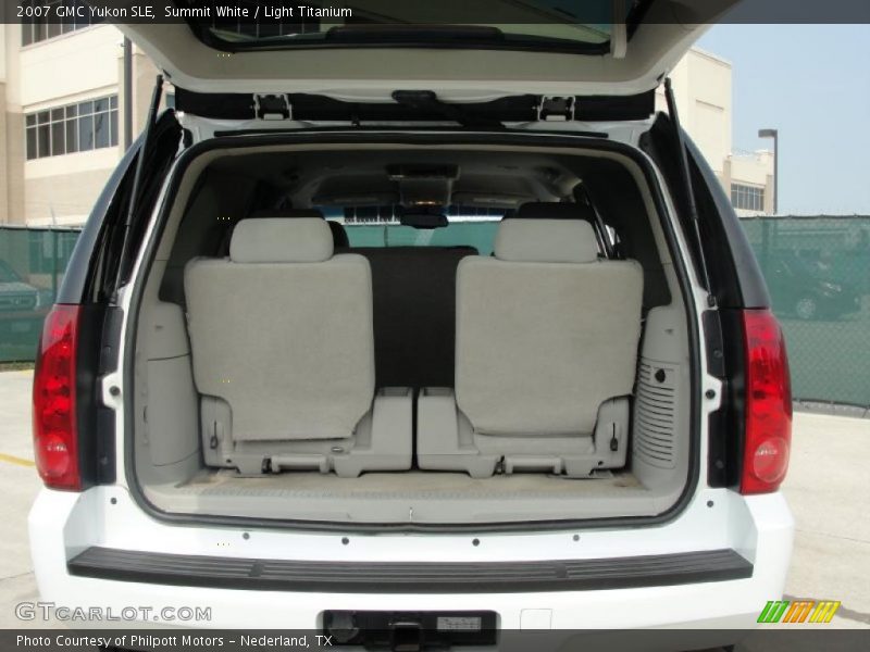 Summit White / Light Titanium 2007 GMC Yukon SLE