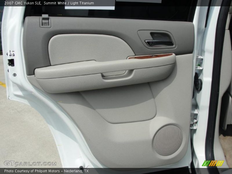 Summit White / Light Titanium 2007 GMC Yukon SLE