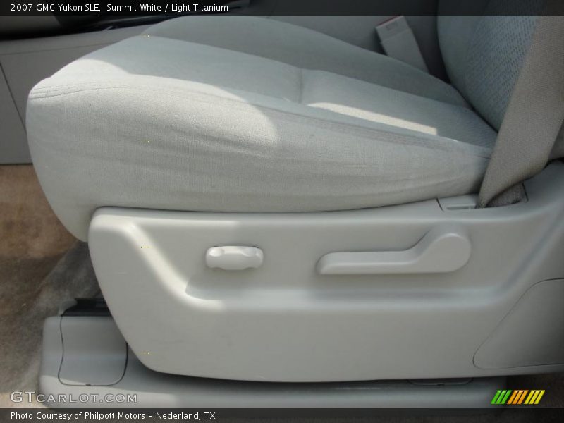 Summit White / Light Titanium 2007 GMC Yukon SLE