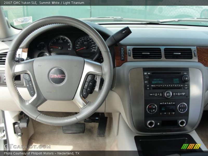 Summit White / Light Titanium 2007 GMC Yukon SLE