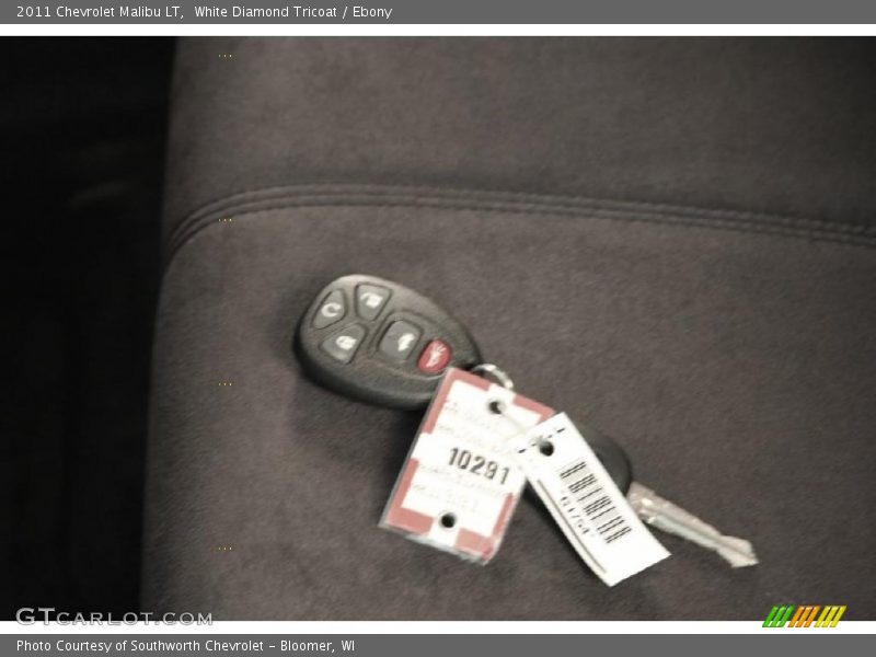 White Diamond Tricoat / Ebony 2011 Chevrolet Malibu LT