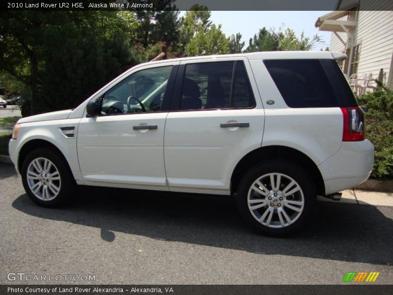 Alaska White / Almond 2010 Land Rover LR2 HSE