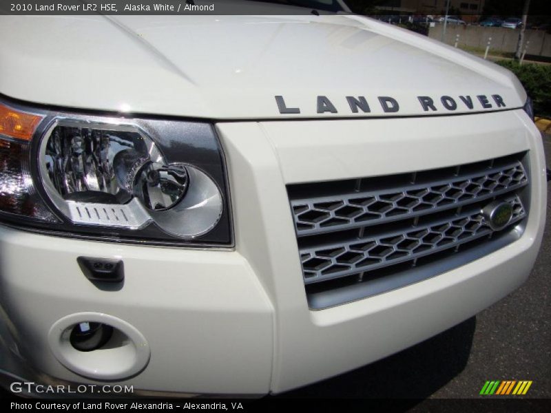 Alaska White / Almond 2010 Land Rover LR2 HSE