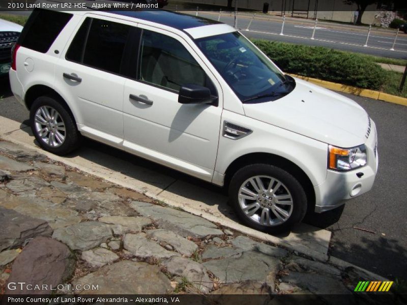 Alaska White / Almond 2010 Land Rover LR2 HSE