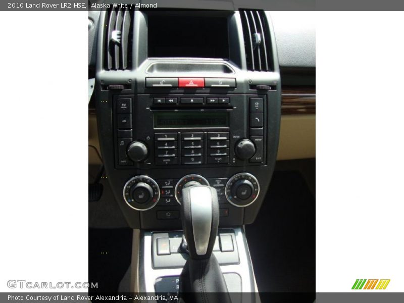 Alaska White / Almond 2010 Land Rover LR2 HSE
