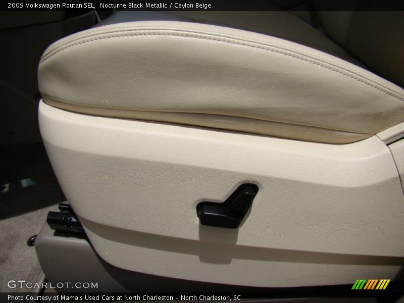 Nocturne Black Metallic / Ceylon Beige 2009 Volkswagen Routan SEL