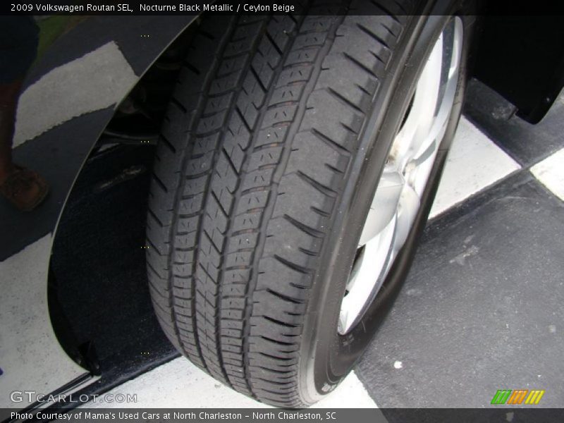 Nocturne Black Metallic / Ceylon Beige 2009 Volkswagen Routan SEL