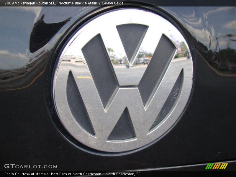Nocturne Black Metallic / Ceylon Beige 2009 Volkswagen Routan SEL