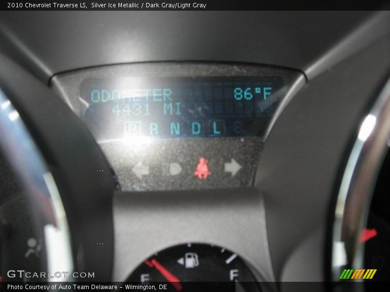 Silver Ice Metallic / Dark Gray/Light Gray 2010 Chevrolet Traverse LS
