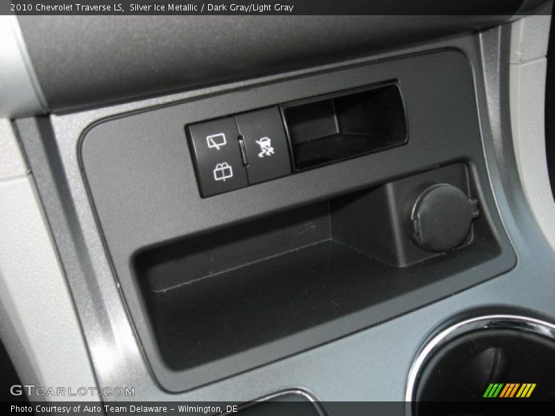 Silver Ice Metallic / Dark Gray/Light Gray 2010 Chevrolet Traverse LS