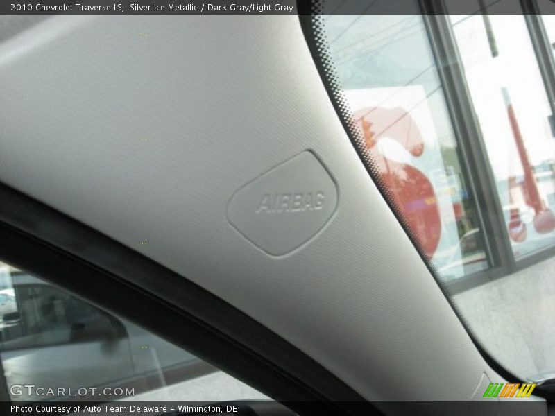Silver Ice Metallic / Dark Gray/Light Gray 2010 Chevrolet Traverse LS