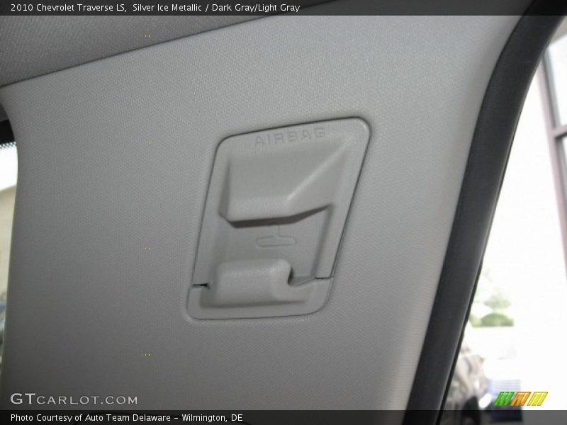 Silver Ice Metallic / Dark Gray/Light Gray 2010 Chevrolet Traverse LS