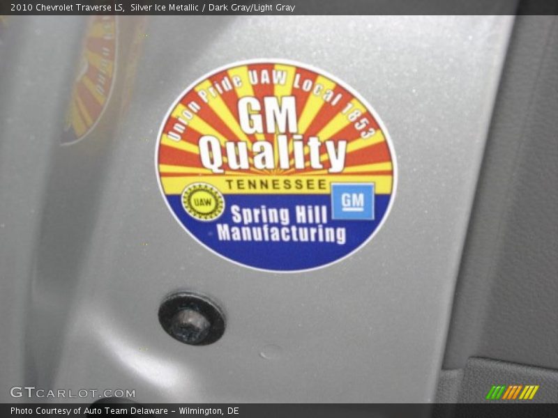 Silver Ice Metallic / Dark Gray/Light Gray 2010 Chevrolet Traverse LS