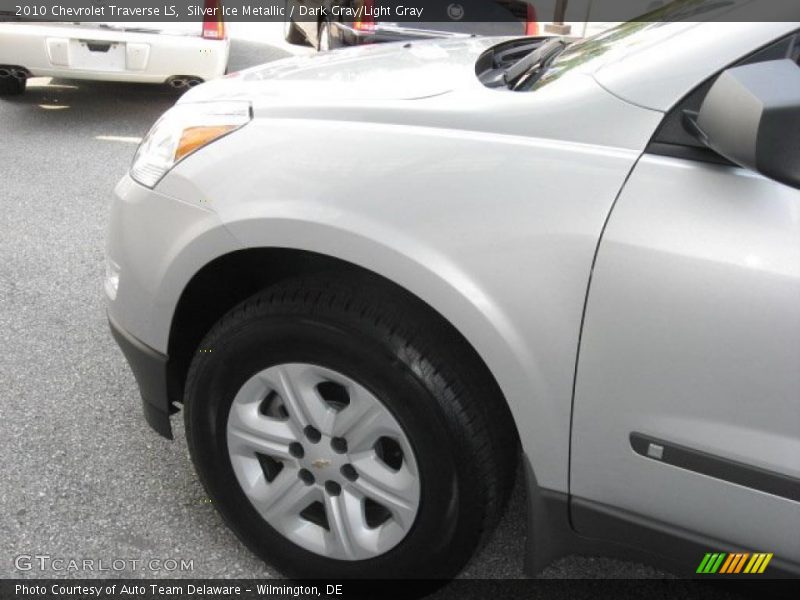 Silver Ice Metallic / Dark Gray/Light Gray 2010 Chevrolet Traverse LS