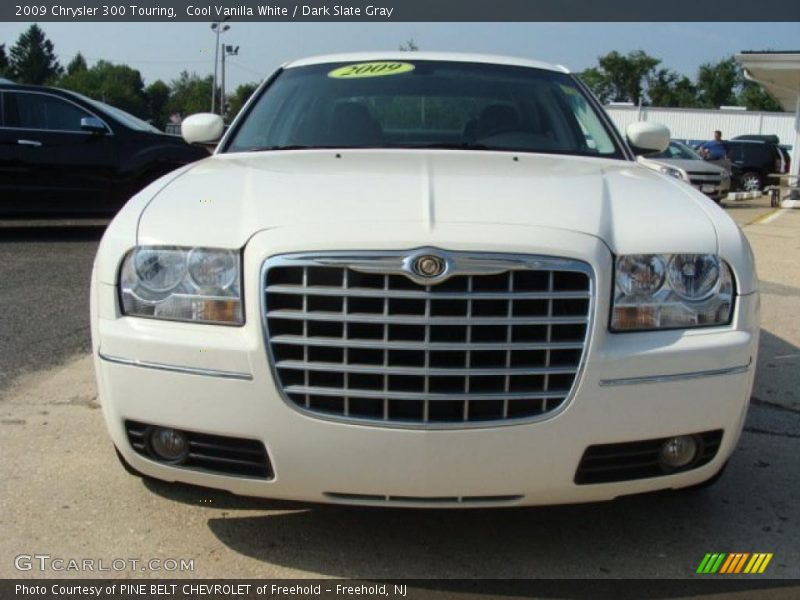 Cool Vanilla White / Dark Slate Gray 2009 Chrysler 300 Touring